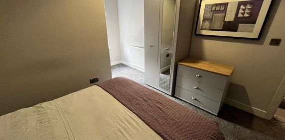 1 bedroom in a house share to rent - Photo 2