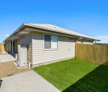 “Modern Duplex in Collingwood Park!” - Photo 5