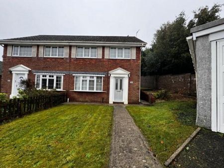 3 bedroom semi-detached house to rent - Photo 2