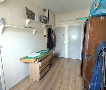 3 bedroom flat to rent - Photo 2