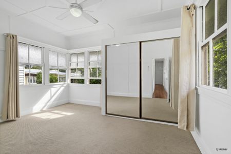 Beachside Beauty � Spacious Five-Bedroom Three Bathroom Home Steps to Tugun Beach! - Photo 4