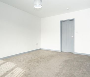 1 bedroom Flat To Let - Photo 2