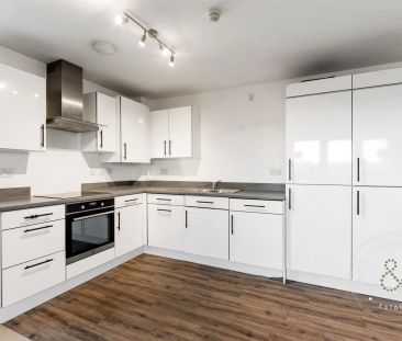 2 Bedroom Apartment - Purpose Built - Photo 2