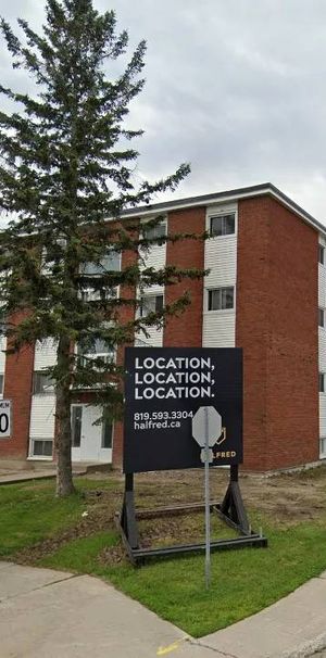 (Hull) Appartement Rénové Avec Internet Et Stationnement Inclus – Centre-ville De Hull - Photo 1