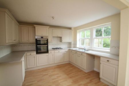4 bedroom detached house to rent - Photo 5