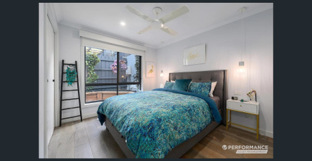 Inviting Renovated Lifestyle Bliss Close to Amenities - Photo 3