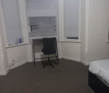 1 Bed Flat, Colwick Road, NG2 - Photo 4