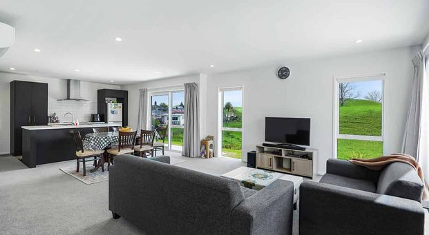 Modern Living - Photo 1