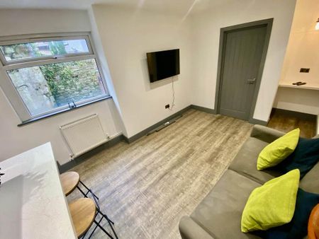 2 bedroom flat to rent - Photo 2