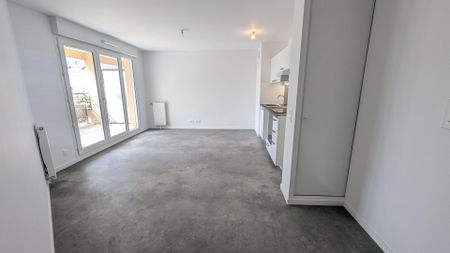 location Appartement T2 DE 42.75m² À TAVERNY - Photo 3