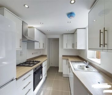 3 Bed Terraced House, Donnington Gardens, RG1 - Photo 6