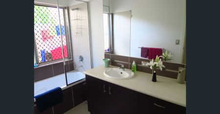 IMMACULATE HOME IN QUIET CLOSE - Photo 4