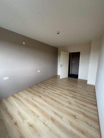 Duplex appartement met 3 slaapkamers en 2 autostaanplaatsen in hartje Beringen - Photo 5