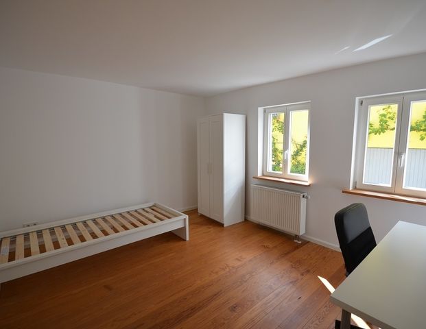 schönes WG Zimmer in Stuttgart Untertürkheim in saniertem Haus - Photo 1