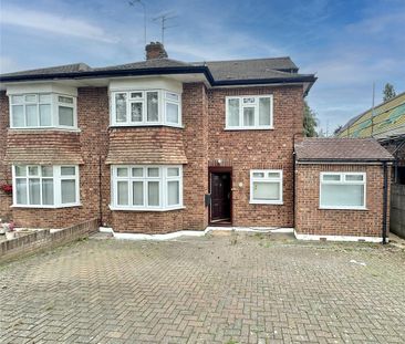 4 bedroom semi-detached house to rent - Photo 5
