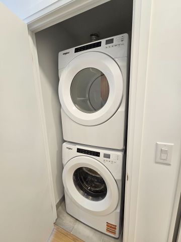 For Lease - 3250 Carding Mill Trail, Oakville, Ontario - Photo 2