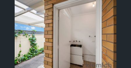 Light, Bright & Private Living in Sought-After St Peters - Photo 4