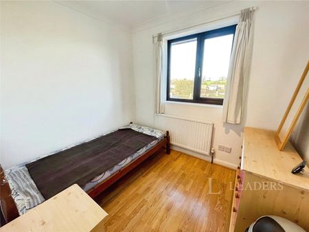 2 bedroom house to rent White Hedge Drive, St. Albans, AL3 - Photo 3