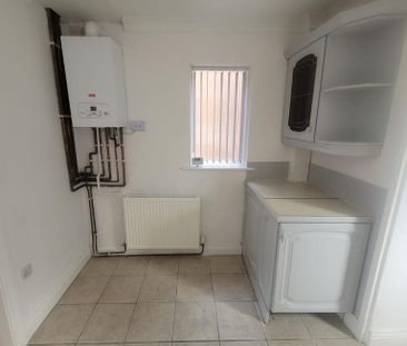 2 bedroom semi-detached house to rent - Photo 6