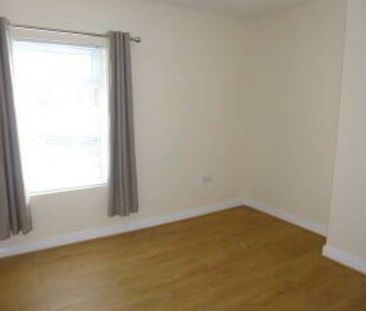 Partly Furnished 2 Bedroom Terrace - Photo 6