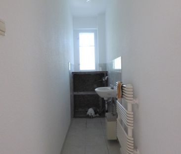 Leutzsch - Schöne 3 Zi.- Whg., Gäste WC, Loggia, frisch saniert! - Photo 6