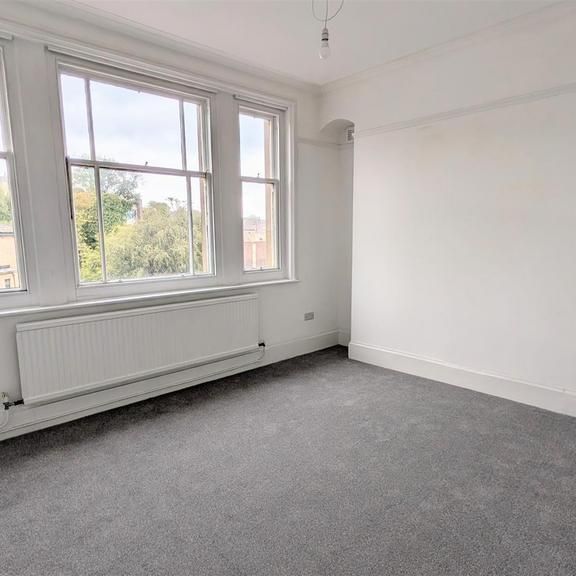 4 bedroom duplex to rent - Photo 1