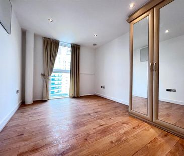 2 bedroom penthouse to rent - Photo 3