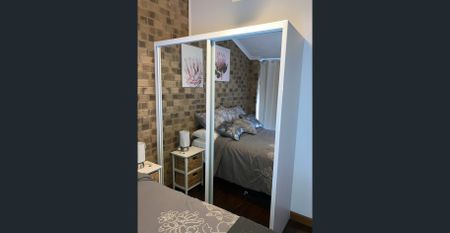 LOVELY AND VERY SPACIOUS 2 BEDROOM TOWNHOUSE - Photo 5