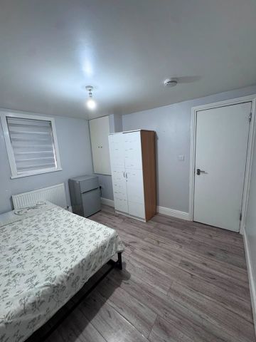 Room in a Shared House, Mount Pleasant Road, N17 - Photo 4