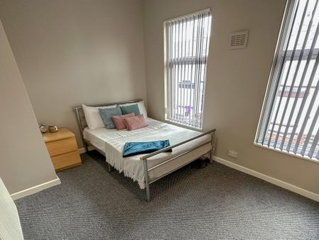 4 bedroom terraced house to rent - Photo 4