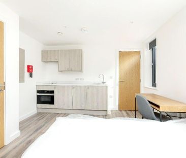 Studio to rent - Photo 2