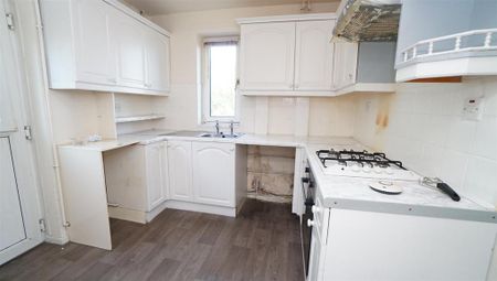 2 bedroom semi-detached house to rent - Photo 3