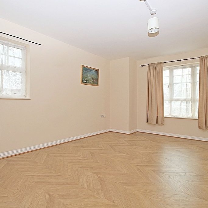 Perkin Close, TW3, Hounslow - Photo 1