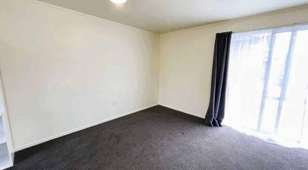 Spacious executive studio - Photo 2