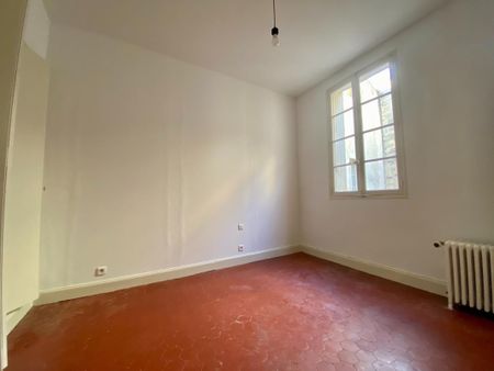 Location Appartement 3 pièces 81m² AVIGNON 84000 - Photo 4