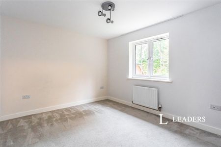 4 bedroom house to rent Thompson Way, Handcross, RH17 - Photo 2