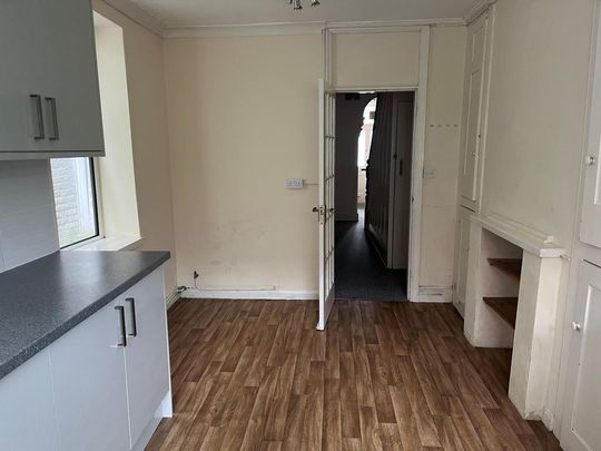 3 bedroom terraced house to rent - Photo 1