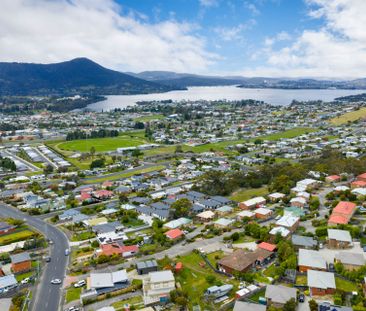 Modern Unit in a Prime Claremont Location - Photo 2