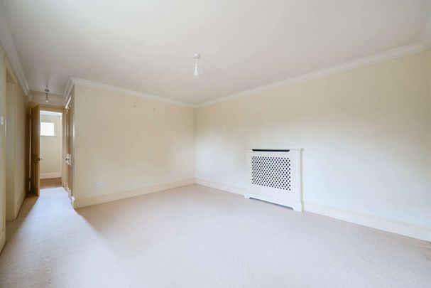 A charming thatched barn conversion in Wherwell. - Photo 1