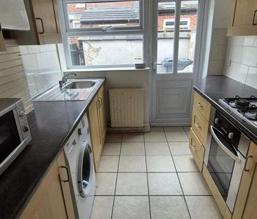 3 bedroom terraced house to rent - Photo 6