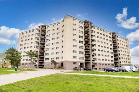 Mona Lisa Apartments - 1 Bedroom - Photo 2