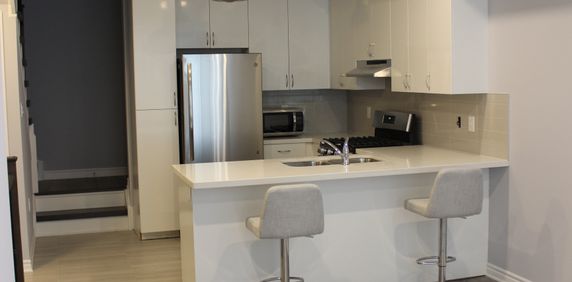 Executive Townhouse w/ Beautiful Upgrades - Photo 2