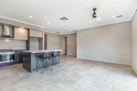 Modern Family Living in Strathfieldsaye - Photo 3