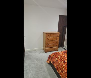 Room in a Shared House, Luton, LU2 - Photo 2