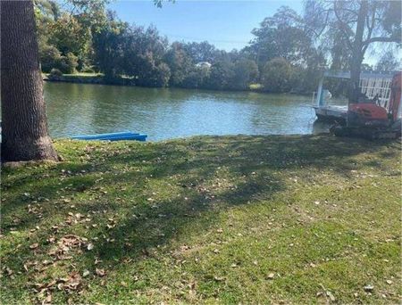 3 Bedroom Waterfront Home - Photo 2