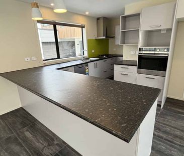 THREE BEDROOMS, WEST END - Photo 3