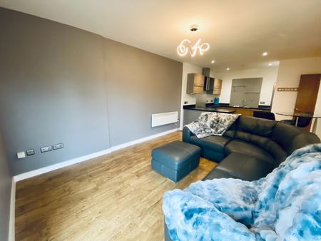 2 Bed Penthouse, Worsley Mill, M15 - Photo 3