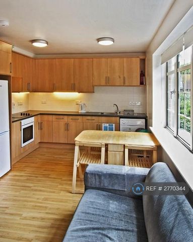 4 bedroom flat to rent - Photo 4