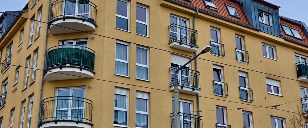 TOP sanierte und möbilierte 2 - Zimmer Wohnung mit Balkon und Einbauküche - Foto 1