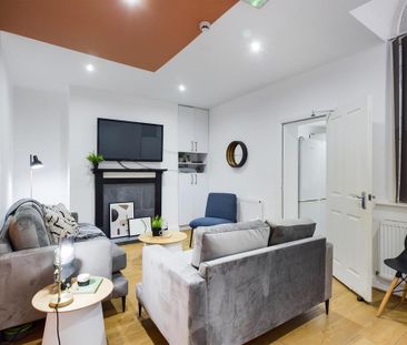 8 bedroom house to rent - Photo 1